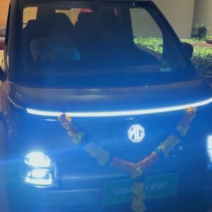 Kirti Kulhari Instagram - ~ Ganpati Bappa Morya ~

“mere ghar aayi ek nanhi pari“ . Welcomed this cutie pie of a car @mgmotorin #mgcomet to my world and trust me it’s the most adorable thing . I managed to not only find the smallest car in the country, it’s also an #ev ( electric vehicle ) . And I truly truly love it ❤️
Of course , my current family was around me (my boys - Hope & Spirit, the man handling it all - @imitrayan , my caretaker - Sangeeta and my driver - Durgesh ) . And thank you Ajay and Sushant from #MG team for a very warm handing over experience. 

P.S - the cake was delicious 😍