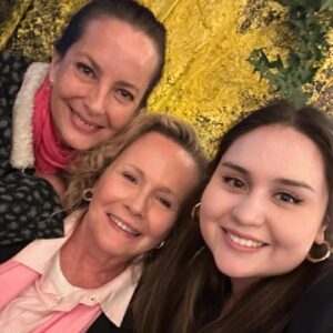 Krishna de Caso Instagram - Feliz de ser parte de mi querida @radiopudahuel y de este gran equipo humano y profesional de gente linda y de corazón generoso 💚