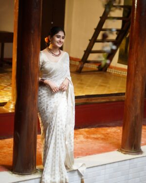 Krishnapriya K Nair Instagram - Onam series 🌸
👗 : @label_swasti 
📸 : @dheerajmurali 

#insta #instagram #sareelove #sareefashion #ootd #outfits