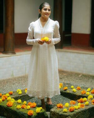 Krishnapriya K Nair Instagram - 🌸🌼🌸

👗 : @_dreamcatcher_designs_ 
📸 : @dheerajmurali 
📍 : kamala madam

#traditional #ootd #outfitoftheday