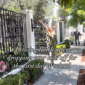 Kristen Taekman Instagram - WE MADE IT!! I know the moms know what I’m talking about 😅 What grades are your kids in this year?? 

#summer #momlife #kids #firstdayofschool #losangeles #mom #junior #highschool #middleschool
