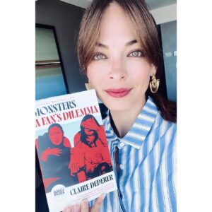 Kristin Kreuk Instagram - It’s been a lot press stuff - there will be more. So here are some moments from the summer. Nature, Dragon Con in Atlanta (collecting ribbons and learning about  @ericjohnson ‘s Chappell Roan obsession and watching the very inclusive fan love), revisiting LA (promoting a show no less. How wild), reading. There were friends and family in there too. Hope everyone is ready for school season. Muah.