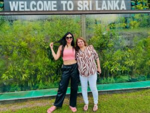 Kriti verma Instagram - Baby is back to Srilanka 🧿♥️✈️
Don’t miss the last slide. Never seen such a complete rainbow in my life ever ♥️🌈
Mom went straight to my hoarding at the airport and kept on posing😂😂♥️♥️

#kriti #kritiverma #srilanka #show #showtime #dance #bigboss #salman #motherdaughter #jaimatadi 🙏🏻
