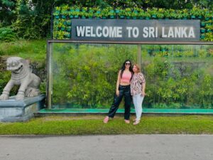 Kriti verma Instagram - Baby is back to Srilanka 🧿♥️✈️
Don’t miss the last slide. Never seen such a complete rainbow in my life ever ♥️🌈
Mom went straight to my hoarding at the airport and kept on posing😂😂♥️♥️

#kriti #kritiverma #srilanka #show #showtime #dance #bigboss #salman #motherdaughter #jaimatadi 🙏🏻