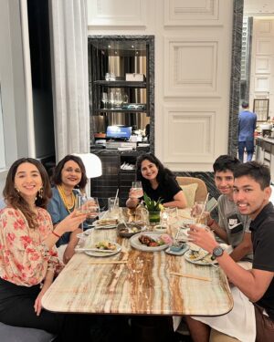 Kritika Avasthi Instagram - Moments like these remind me of the joy in making our loved ones feel special ♥️. 
The evening was a perfect blend of elegance and warmth, thanks to the incredible team of @fsmumbai who went above and beyond to make us feel cherished. From the exquisite culinary creations to the attentive service, every detail was thoughtfully executed. If you’re looking for a place to celebrate someone who means the world to you, I would definitely recommend the fine dine experience at “Opus” @fsmumbai . 
A heartfelt thanks to the incredible staff who made our evening truly special 🥰. Also, Happy Birthday @ipomeaa 🎂🥂♥️. 

#finedine #dinner #family #familia #food #culinary #dessert