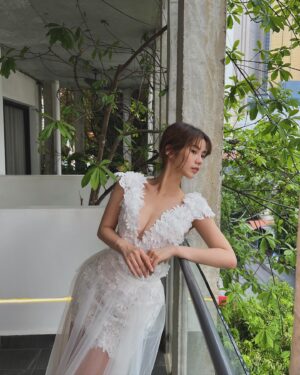 Larine Tang Yue-Ping Instagram - I’m  back🩵
很開心這兩個月去了柬埔寨和重慶🤍
大家猜猜下一站是哪裏？
🍃

@elysianbridal 
@anthonytong_aaa