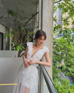 Larine Tang Yue-Ping Instagram - I’m  back🩵
很開心這兩個月去了柬埔寨和重慶🤍
大家猜猜下一站是哪裏？
🍃

@elysianbridal 
@anthonytong_aaa