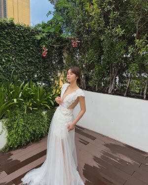Larine Tang Yue-Ping Instagram - I’m  back🩵
很開心這兩個月去了柬埔寨和重慶🤍
大家猜猜下一站是哪裏？
🍃

@elysianbridal 
@anthonytong_aaa