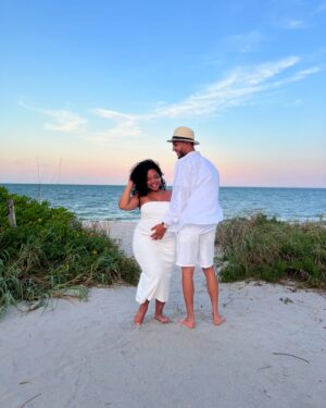 Latonya Williams Instagram - Somewhere between 27 ➡️ 37 weeks 🤰🏾✨

My hands go numb when I try to hold my phone and type 😅 So for now I’ll just share that I am doing well, and we are almost there! 37 and 3 today ❤️❤️❤️

😘Thanks SO MUCH to everyone for sending registry gifts, well wishes and checking in! This baby and I are so blessed.

Stay tuned ☺️

#pregnancylife