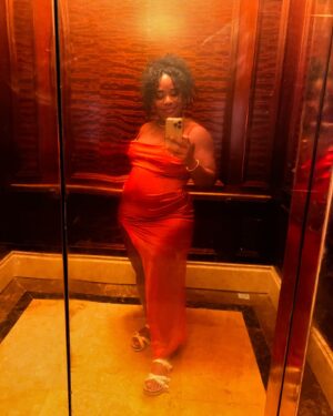 Latonya Williams Instagram - Somewhere between 27 ➡️ 37 weeks 🤰🏾✨

My hands go numb when I try to hold my phone and type 😅 So for now I’ll just share that I am doing well, and we are almost there! 37 and 3 today ❤️❤️❤️

😘Thanks SO MUCH to everyone for sending registry gifts, well wishes and checking in! This baby and I are so blessed.

Stay tuned ☺️

#pregnancylife