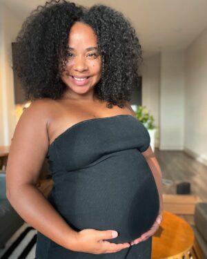 Latonya Williams Instagram - Somewhere between 27 ➡️ 37 weeks 🤰🏾✨

My hands go numb when I try to hold my phone and type 😅 So for now I’ll just share that I am doing well, and we are almost there! 37 and 3 today ❤️❤️❤️

😘Thanks SO MUCH to everyone for sending registry gifts, well wishes and checking in! This baby and I are so blessed.

Stay tuned ☺️

#pregnancylife