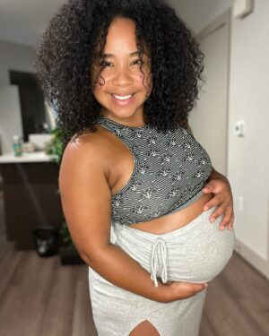Latonya Williams Instagram - Somewhere between 27 ➡️ 37 weeks 🤰🏾✨

My hands go numb when I try to hold my phone and type 😅 So for now I’ll just share that I am doing well, and we are almost there! 37 and 3 today ❤️❤️❤️

😘Thanks SO MUCH to everyone for sending registry gifts, well wishes and checking in! This baby and I are so blessed.

Stay tuned ☺️

#pregnancylife
