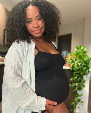 Latonya Williams Instagram - Somewhere between 27 ➡️ 37 weeks 🤰🏾✨

My hands go numb when I try to hold my phone and type 😅 So for now I’ll just share that I am doing well, and we are almost there! 37 and 3 today ❤️❤️❤️

😘Thanks SO MUCH to everyone for sending registry gifts, well wishes and checking in! This baby and I are so blessed.

Stay tuned ☺️

#pregnancylife