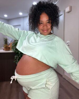 Latonya Williams Instagram - Somewhere between 27 ➡️ 37 weeks 🤰🏾✨

My hands go numb when I try to hold my phone and type 😅 So for now I’ll just share that I am doing well, and we are almost there! 37 and 3 today ❤️❤️❤️

😘Thanks SO MUCH to everyone for sending registry gifts, well wishes and checking in! This baby and I are so blessed.

Stay tuned ☺️

#pregnancylife