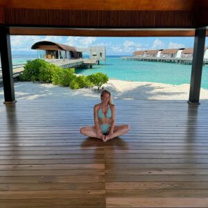 Laura Hamilton Instagram - Today’s highlights… a floating breakfast, fun on a jet ski, a walk around the island, a gym workout and a massage.  I’ll never get bored of this place and I am super grateful to be here! 
.
.
.
#maldives #wellness #eatwell #sleepwell #movewell #playwell#feelwell