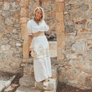 Laura Hamilton Instagram - Exploring Spinalonga…a small island with a lot of history just a short boat trip from Elounda in Crete.
.
.

#crete #filming #whathappenednext #aplaceinthesun #revisit #wanderlust #greece
