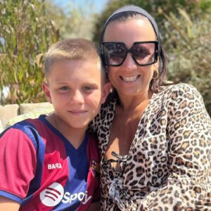 Laura Hamilton Instagram - Soho Barca! 🤍🤍🤍🤍
.
.
.
@michelle_smithy191 #rocco #tahlia #barcelona #spain #grateful #filming #ontheroad #summer