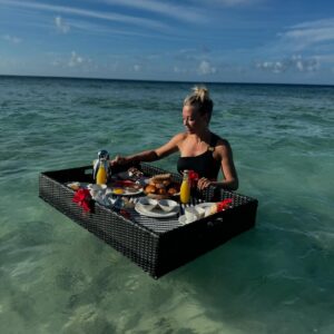 Laura Hamilton Instagram - Today’s highlights… a floating breakfast, fun on a jet ski, a walk around the island, a gym workout and a massage.  I’ll never get bored of this place and I am super grateful to be here! 
.
.
.
#maldives #wellness #eatwell #sleepwell #movewell #playwell#feelwell