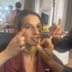 Laura Londoño Instagram - Me encanta oír hablar a los MANES 💙

Nos vemos el 11 de Septiembre por @primevideolat