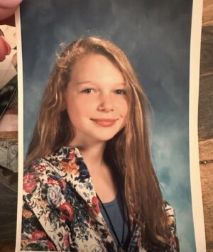 Laura Prepon Instagram - Kiddos’ school photo day. Here’s a #throwback to mine back in the day😊… #tbt