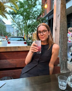 Laura Ramoso Instagram - bits and pieces from the end of summer !!

1. 🌸 hehe 
2. POV I’m your date and I don’t like what I ordered but oh well what am I gonna do not drink it or worse send it back??
3. Backyard family summer mussels
4. First time driving to Costco!!! First time IN a Costco!! Apologies to my Euro genes but…I did fall in love in there 
5. Pre show energy feeling very calm very cool
6. Video of the month 
7. ☕️
8. Big milestones big candles big steaks big potatoes big friends
9. Experiencing catharsis and family pride with @kubla 
10. 🌸 haha
