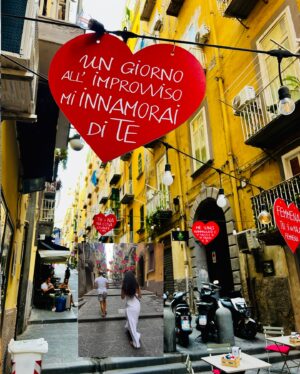 Laura Torrisi Instagram - “Napule
T’o raccontano a Napule
Nfaccia e mure de viche
Può lleggere a storia è sta bella città”