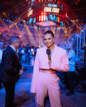 Laura Wontorra Instagram - Ne Wunderbare Show Die Winnerin Halmich #nwsdwh @therealstefanraab is back in Town 🔥 mein RTL 
📸 @luisa.esch