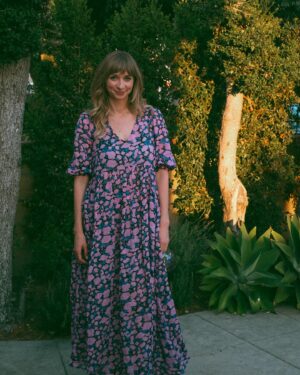 Lauren Lapkus Instagram - 🪻🩷🌷🪻🩷🌷🪻🩷🌷 

📸: @biketassel