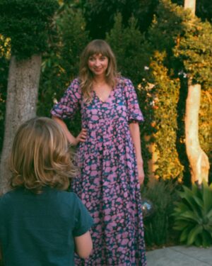Lauren Lapkus Instagram - 🪻🩷🌷🪻🩷🌷🪻🩷🌷 

📸: @biketassel