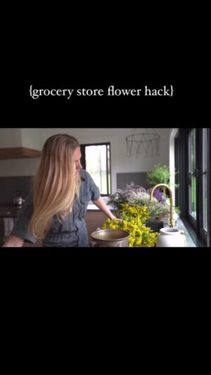 Lauren Liess Instagram - My favorite grocery store flower hack. I love a fresh picked vibe at our more casual home 🌿 {newest Meadow episode is up on our you t u be channel! We’re selling the house in this one!!}