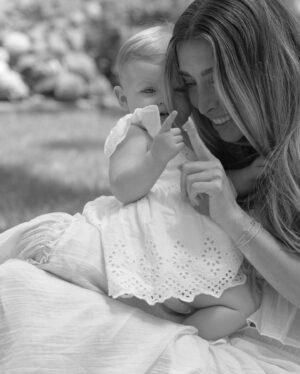 Lauren Luthringshausen Instagram - one year of being your mommy 🤍🍓 you lit up my life in full color, and not just because of the ridiculous toys we’ve acquired. I love you more everyday 🤍🍓