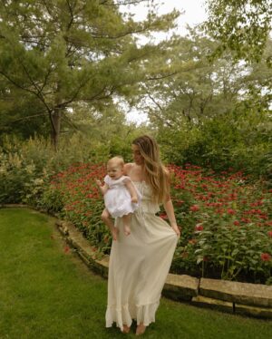 Lauren Luthringshausen Instagram - one year of being your mommy 🤍🍓 you lit up my life in full color, and not just because of the ridiculous toys we’ve acquired. I love you more everyday 🤍🍓