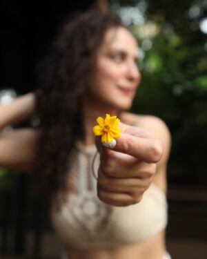 Lavina Tandon Instagram - In a world full of darkness, I am your sunshine 🌞 

📸 @darshanghosalkarp 

#sunshine #flowers