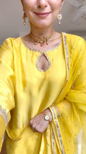 Lavina Tandon Instagram - GRWM 
For
Gannu Bappa Moryaaa✨
.
.
.
.
.
Wearing: @aurabykanika 
Watch: @lovemyraga 
Jewellery: local Malad Market (Mumbai)
Lipstick: @lovechildbymasaba 
Heels: catwalk 
#reeloftheday 
#reelitfeelit 
#festive 
#festiveseason 
#indianfashion 
#ethnicwear 
#ganpati2024
#happytimes
#ganeshchaturthi 
#festivevibes 
#feelingpretty
#tradtional
#sundarsushilnaari
#sabparbhaari
#lavvinataandon