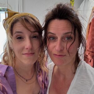 Léa François Instagram - ⚠️ COULISSES… parce que ça faisait longtemps 😜

Une arche riche en émotion, en rires, en fatigue, en délires… 🤪
… 4 amis à l’écran et à la ville 🧡🩷💜🩵 
une équipe de choc de techniciens et de comédiens ❤️
… et des auteurs plein de ressources qui nous prévoient encore 2, 3 petits rebondissements à venir! 3 x rien 🤏
 
@pblvofficiel #tf1 @newen_studios