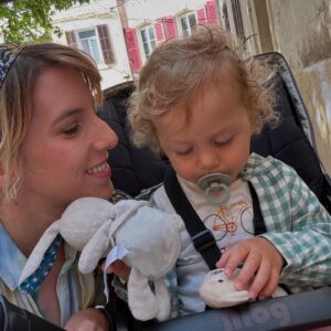 Léa François Instagram - ⚠️ COULISSES… parce que ça faisait longtemps 😜

Une arche riche en émotion, en rires, en fatigue, en délires… 🤪
… 4 amis à l’écran et à la ville 🧡🩷💜🩵 
une équipe de choc de techniciens et de comédiens ❤️
… et des auteurs plein de ressources qui nous prévoient encore 2, 3 petits rebondissements à venir! 3 x rien 🤏
 
@pblvofficiel #tf1 @newen_studios
