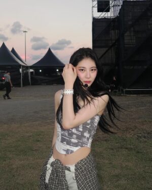 Lee Chae-yeon Instagram - ㅇㅅ ㅅㅊ🍃
다음번엔..머리..묶을게오...