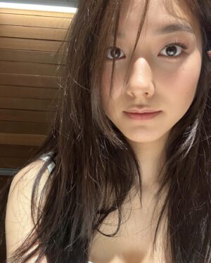 Lee Hye-seong Instagram - 홍대에서 염색하고 망원동에서 돈까스와 아이스크림 👻