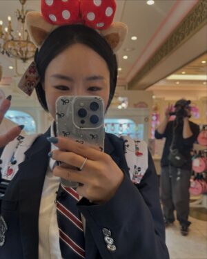 Lee Sang-hwa Instagram - MZ샷 이렇게 찍는거라며⁉️
꿈과 희망의 나라 로떼월드에서 🌈🍎✨🌟🎉🥳
#동네친구강나미 #만수티비 #좋아여