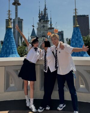 Lee Sang-hwa Instagram - MZ샷 이렇게 찍는거라며⁉️
꿈과 희망의 나라 로떼월드에서 🌈🍎✨🌟🎉🥳
#동네친구강나미 #만수티비 #좋아여