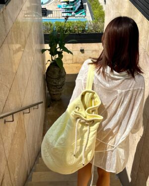 Lee Si-young Instagram - @burberry 🙏🏻💛
커플 수영복 넘 예뿌😍
처음 커플로 입어보는데 자주 입어야겠다!!!!