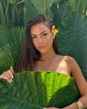 Lena Guillou Instagram - P O R T R A I T |  B A L I 📍

Un de mes shootings préféré 🌿💚