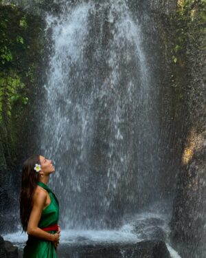 Lena Guillou Instagram - Combien sur 10 pour la magnificence de cet endroit 💦🌿🪨