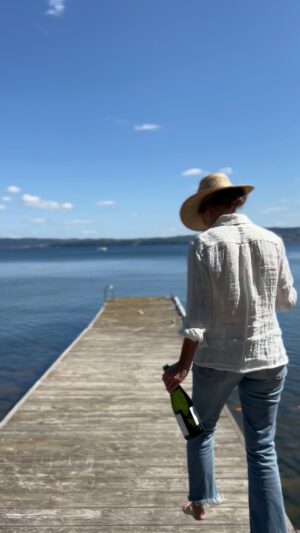 Lena Philipsson Instagram - I bubblande cavasamarbete med @wine.affair 
 
Sista sommarstrålarna i augusti.
Med min alldeles egna cava

Cavan finns i många butiker eller kan enkelt beställas på nr 59452.
 
Cava PH Style 
101 kr | nr 59452 | alk 11,5%
 
#perelada #cava #phstyle #mousserande #bubbel