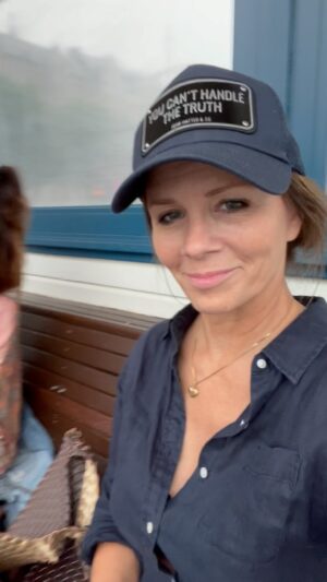 Lena Philipsson Instagram - Litet snicksnack häromdagen med @deanorberg om sånt man kanske behöva veta inför turnén med Roxette.
Roligt och mysigt.
#februarimars2025