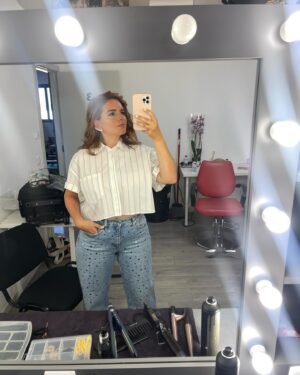 Leonor Seixas Instagram - Maquilhar, fazer o cabelo, vestir roupa gira, para logo depois ficar tudo sujo molhado estragado !!! 🧊🫧