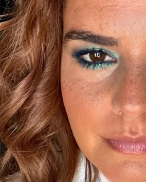 Leonor Seixas Instagram - Maquilhar, fazer o cabelo, vestir roupa gira, para logo depois ficar tudo sujo molhado estragado !!! 🧊🫧