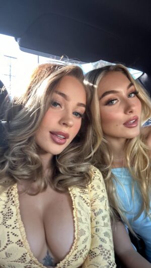 Leslie Golden Instagram - Nobody:  People with blue eyes: 👁️🫦👁️