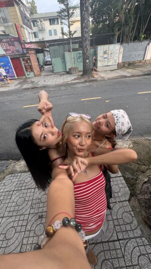 Li Sum Ling Instagram - 🕺🏽🛍️🕺🏽🍽️🕺🏽
Thiss how we turn our work trip to a real trip ✨
(Matching outfit is the cutest part 🥰)

Pro 攝影大師 @yiuwong 

Stay tuned🩵