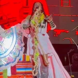 Lila Downs Instagram - Muchas gracias, La Paz, por todo su cariño!🫶🏽 Por cantar a una sola voz a nuestro México. 🇲🇽 

📸: @sweet_limoncito1